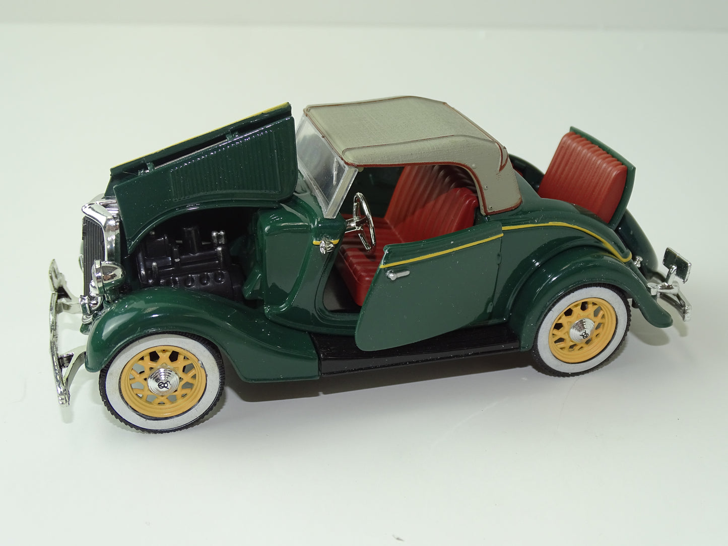 1933 Ford Deluxe Roadster