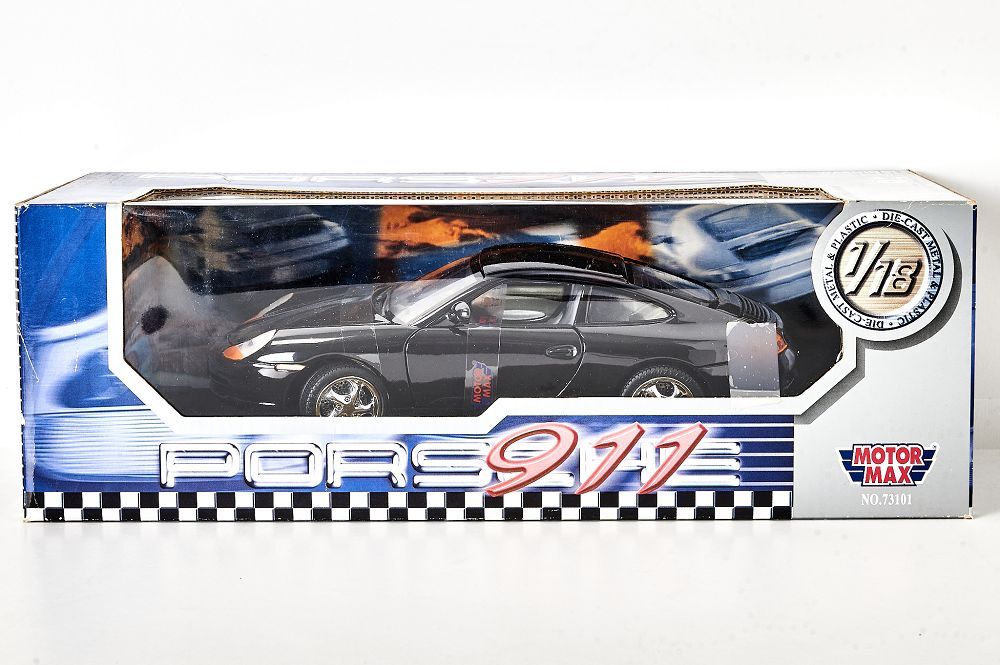PORSCHE 911 - BLACK